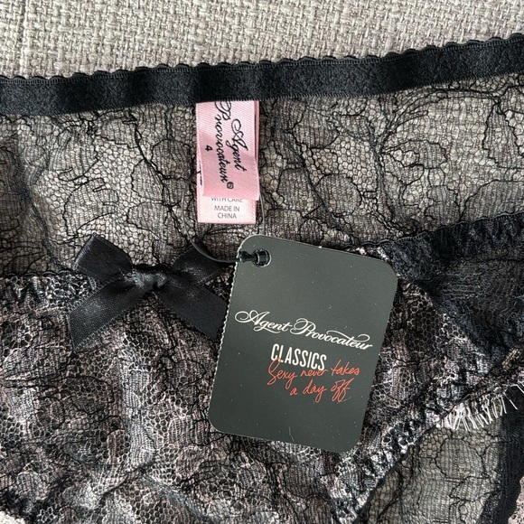 AGENT PROVOCATEUR Ariel Lace Bra & Underwear Set 36E, 4 (L) - Picture 8 of 12
